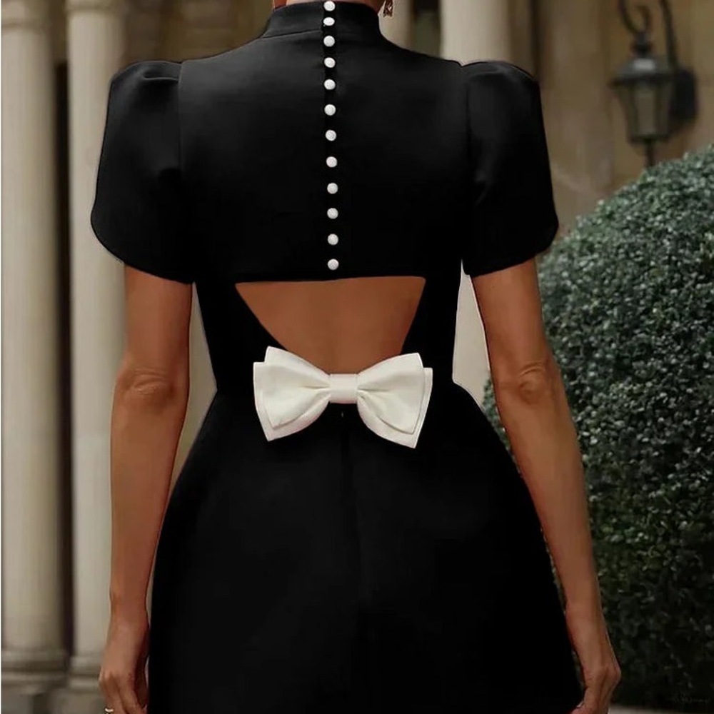 BRAND NEW BOUTIQUE BLACK BODYCON! OPEN BACK WITH A BOW!❤️FREE NECKLACE @BRACELET